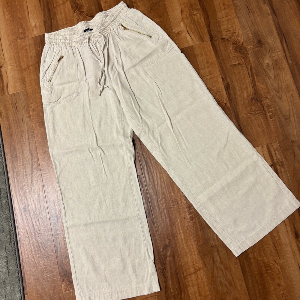 Bebe Cream Linen Viscose Blend Pants
Women’s Size M Gold Zipper Accents